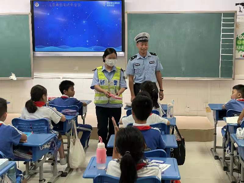 为师生安全保驾护航 葵涌办事处开展开学季交通安全宣传活动