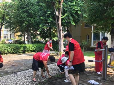 横岗怡锦社区志愿者争当“蝶变”观察员，环境纠察添文明色彩