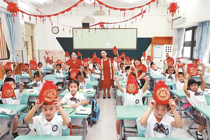 深圳中小学迎“神兽”各出奇招 这样的开学典礼很“深圳” 