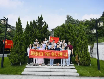 勿忘“九一八”！凤凰街道“两新”党员缅怀先烈传承爱国主义精神