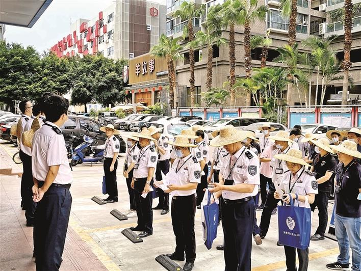 宝安市场监管局深入开展“扫街纳管”行动  用双脚丈量辖区的每一寸土地