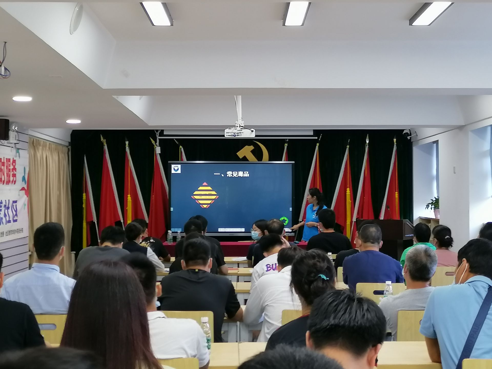 中英街管理局组织“三小”场所人员开展禁毒培训，筑牢场所防毒墙