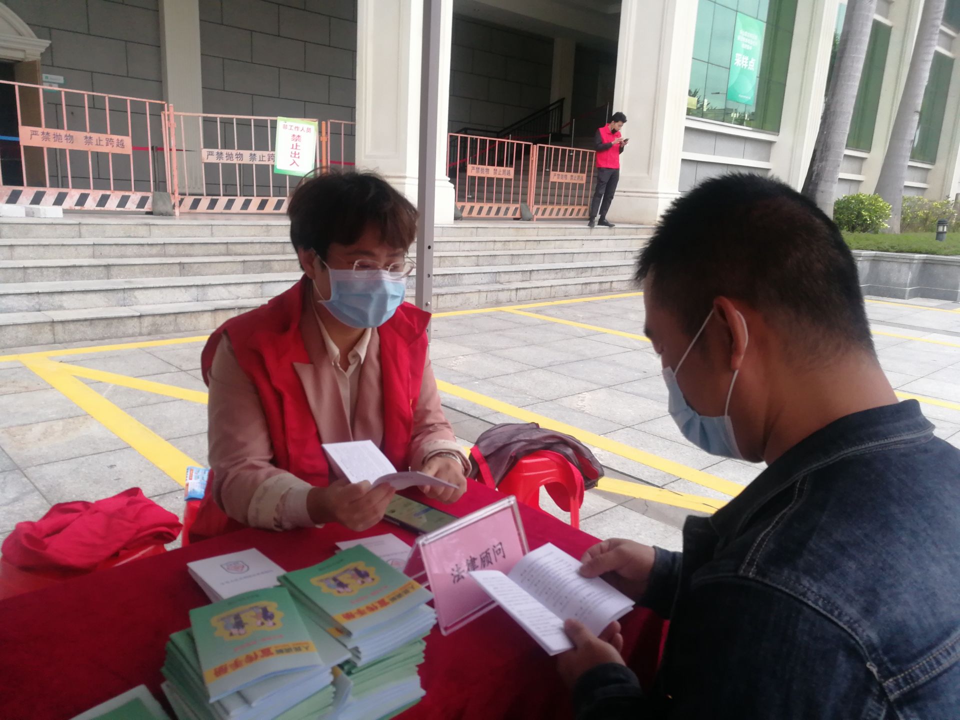坑梓街道开展普法禁毒宣传活动