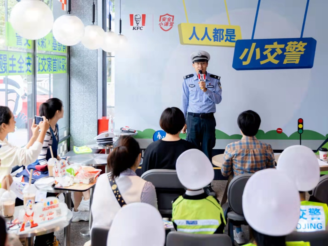 “人人都是小交警”安全小课堂开讲