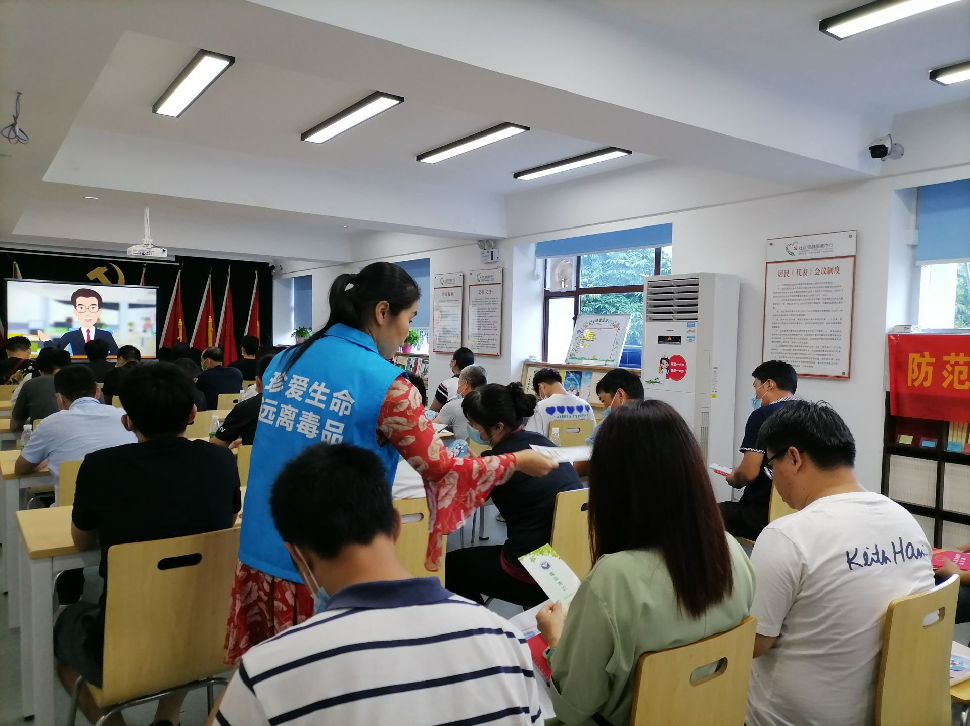 中英街：培训“三小”场所人员筑牢场所防毒墙