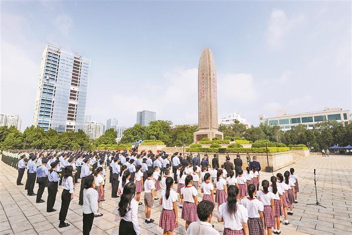 深圳市公祭烈士活动暨向烈士纪念碑敬献花篮仪式举行