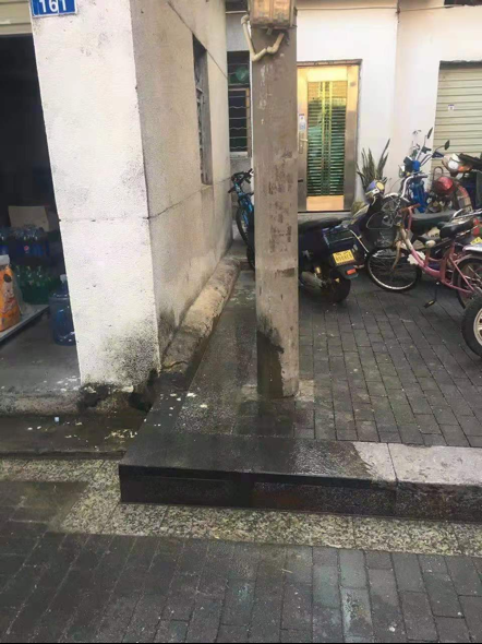 施工垃圾乱扔弃，公明民情诊所急清理除隐患