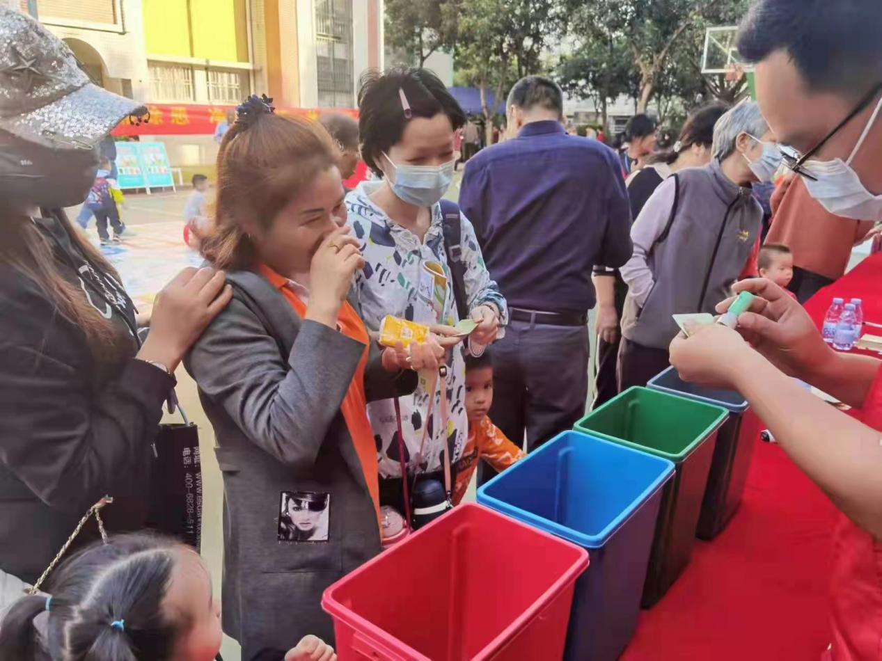 垃圾分一分 生活美十分 龙城龙红格社区垃圾分类宣传到“家门口”      