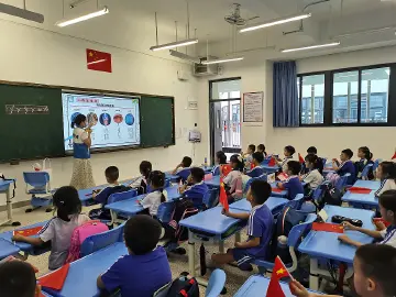 争做健康无毒好少年 光明街道“红领巾”唱响禁毒歌  