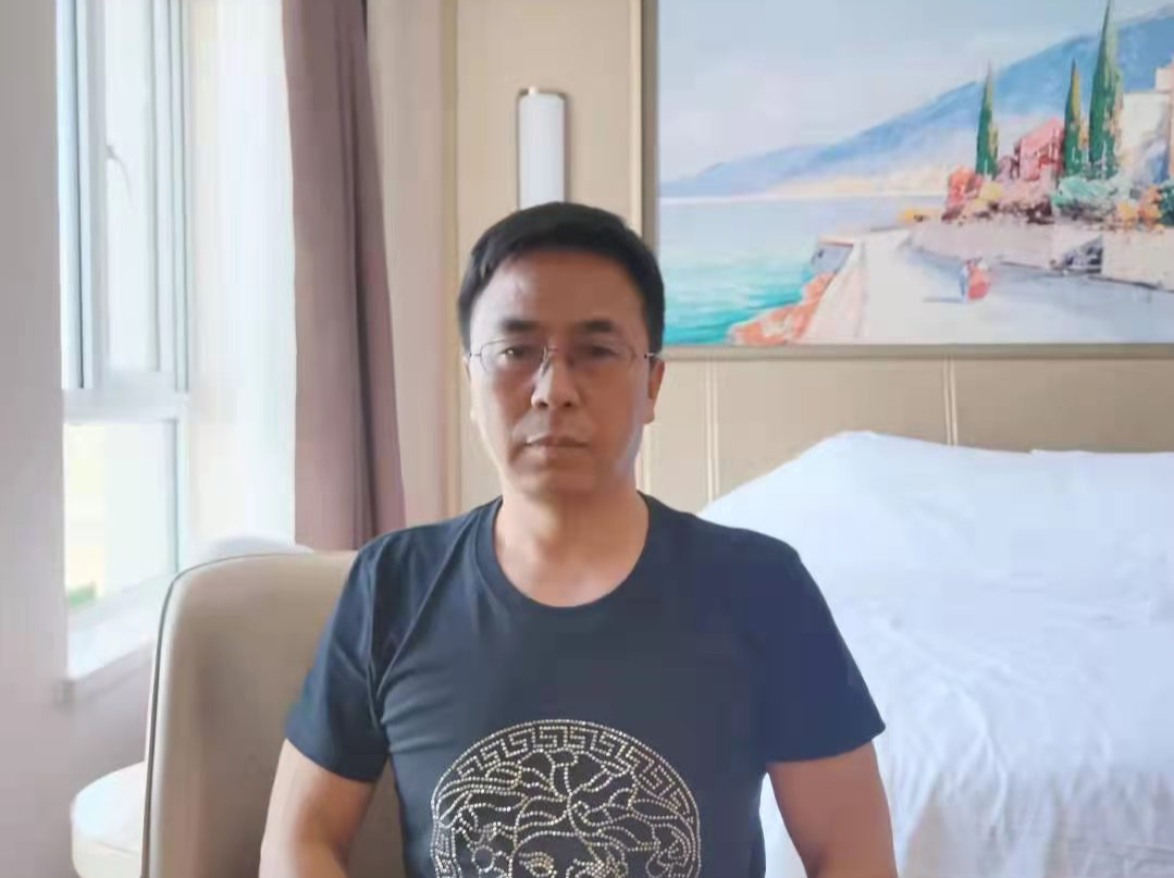 坚持带旅游团做核酸查出4人确诊的司机：我只做了很普通的事