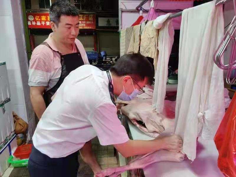 这些肉安全吗？深圳市市监执法人员凌晨雷霆行动突查羊肉档！