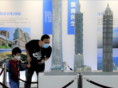 香港市民：国家建设成就一日千里，背靠祖国发展更有信心