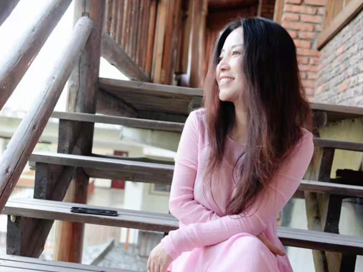 丁香花，她香溢轻柔的诗行