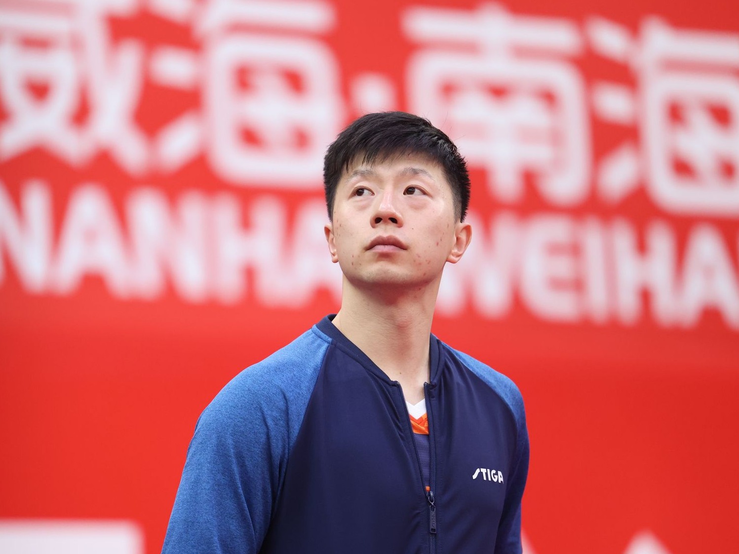 马龙领衔鲁能全胜晋级乒超决赛，许昕赛场化身队员兼教练