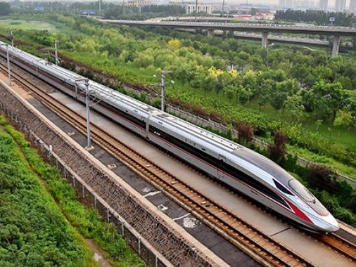国庆黄金周首日全国铁路预计发送旅客1580万人次