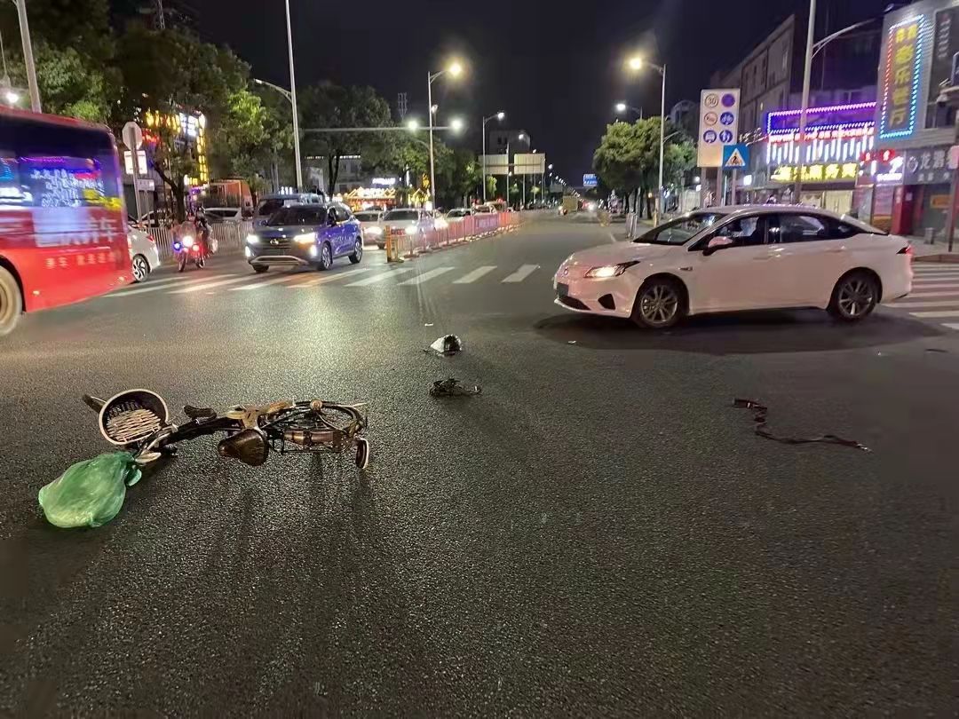电动自行车闯红灯，驾驶员该怎么防？