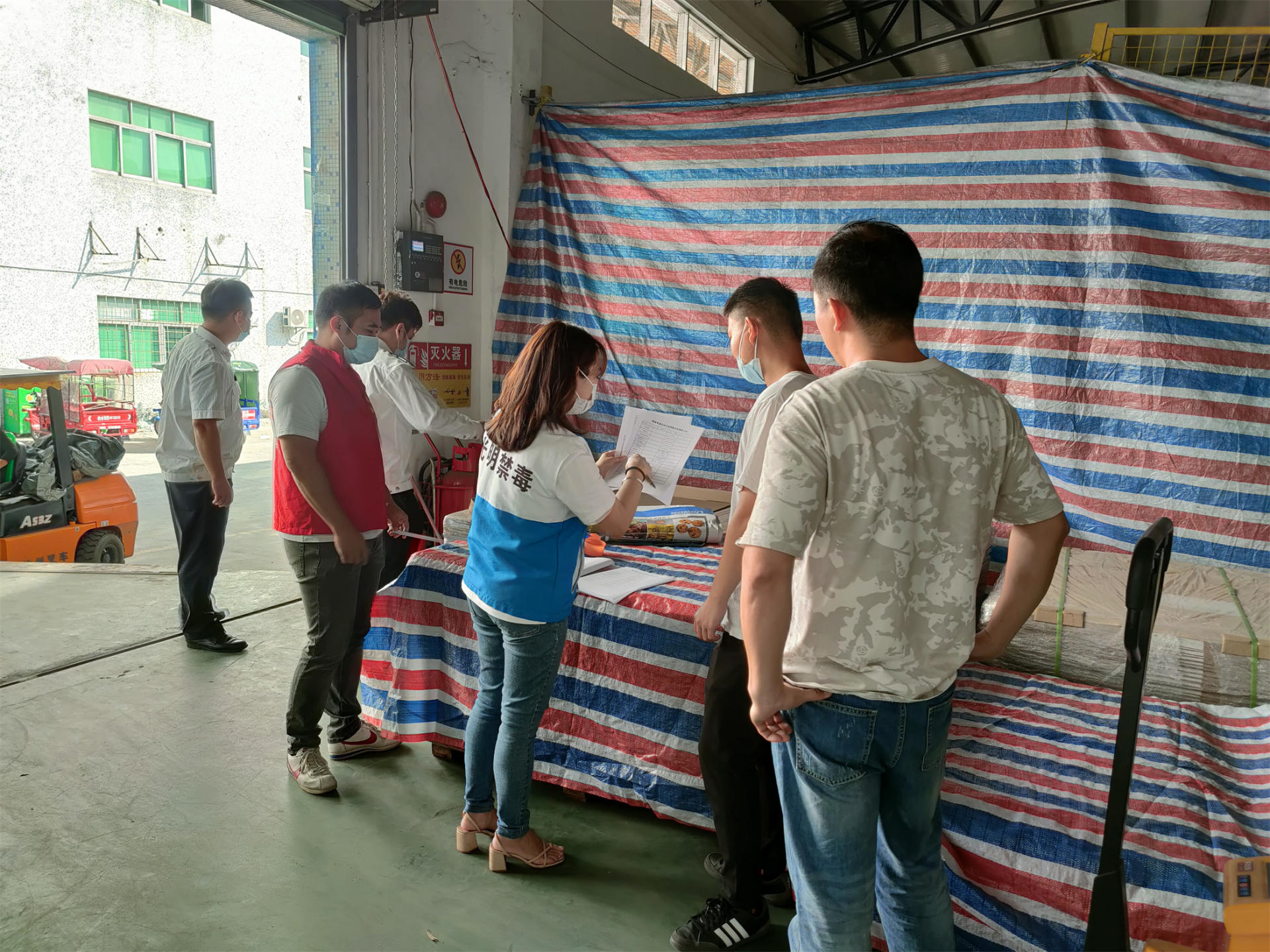 物流防毒安全寄邮 公明进物流快递行业网点开展禁毒宣传  