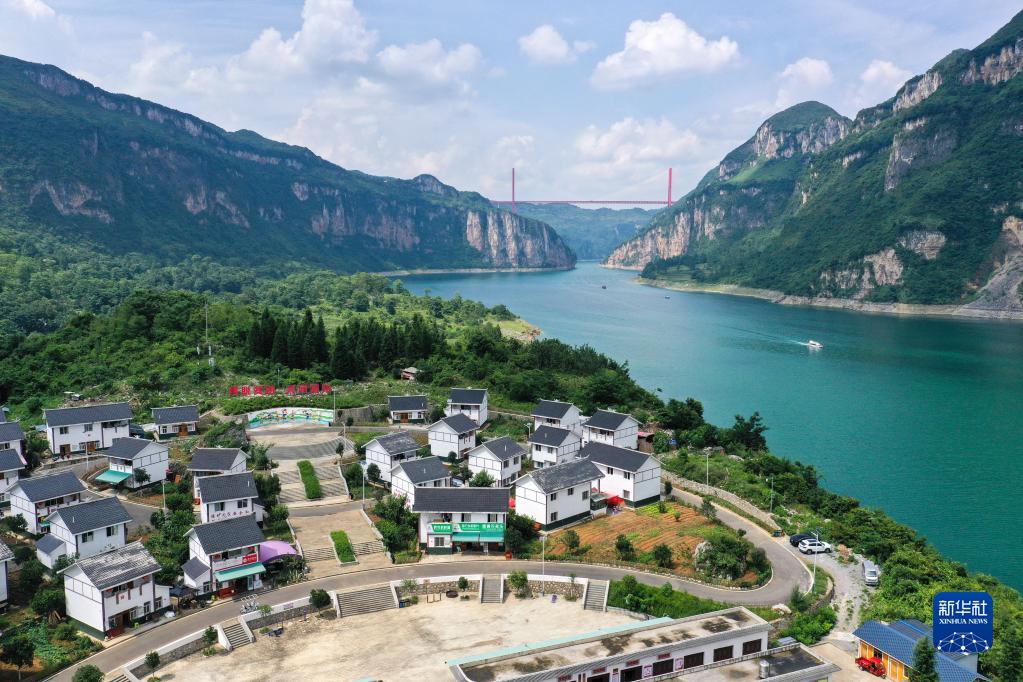 再闯新路看西部 接续奋斗开新局——习近平总书记谋划推动西部大开发谱写新篇章