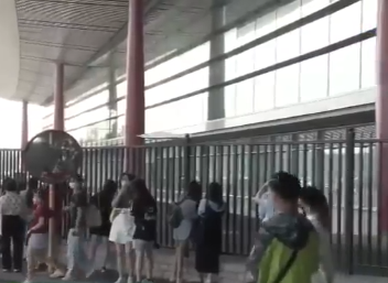 饭圈乱象：5元就能买到机场当天的所有艺人航班