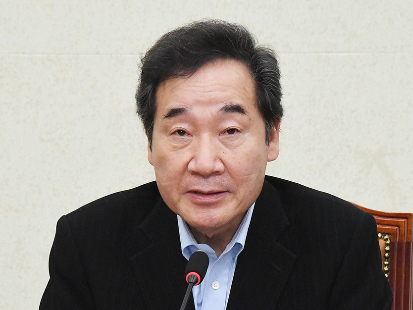 韩国共同民主党前党首李洛渊接受党内总统候选人初选结果