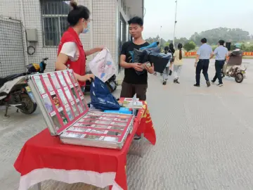 石围社区禁毒宣传走进工业园区