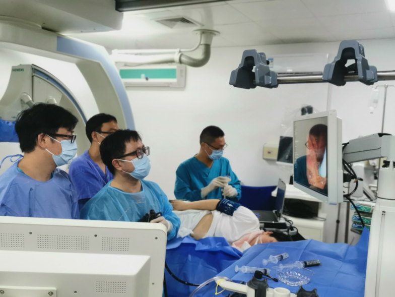 孕妇长期不吃早餐，一顿大餐后结石性胆囊炎急性发作