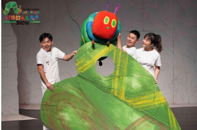 美国外百老汇经典绘本剧《好饿的毛毛虫秀》即将登陆深圳滨海演艺中心