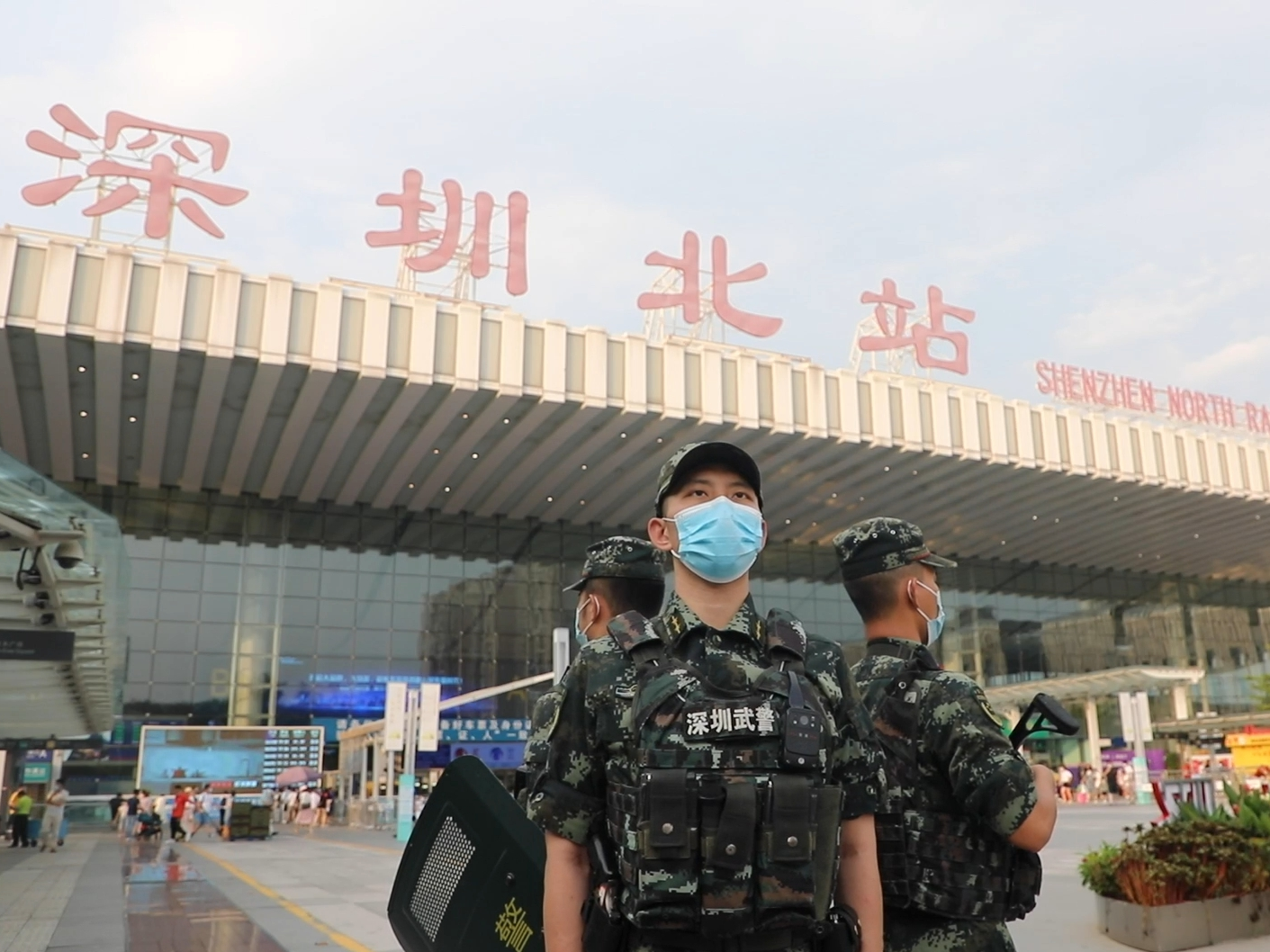 武警深圳支队官兵坚守岗位保节日平安