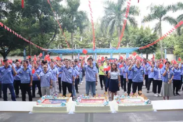玉塘街道亿和模具党支部党员礼赞新中国