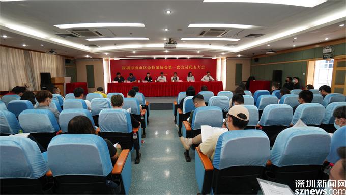 南山区文联再添“生力军” 南山区杂技家协会成立