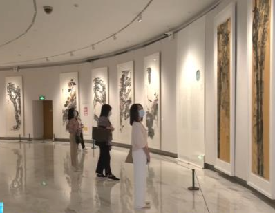 “草木敷荣一当代花鸟画名家邀请展”在深圳市关山月美术馆举行