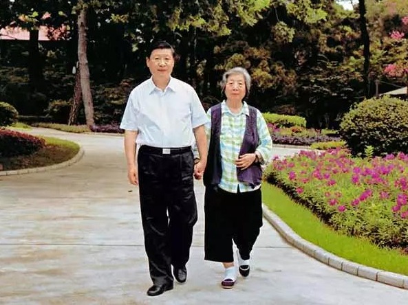 习近平和母亲：两代共产党人的“约定”