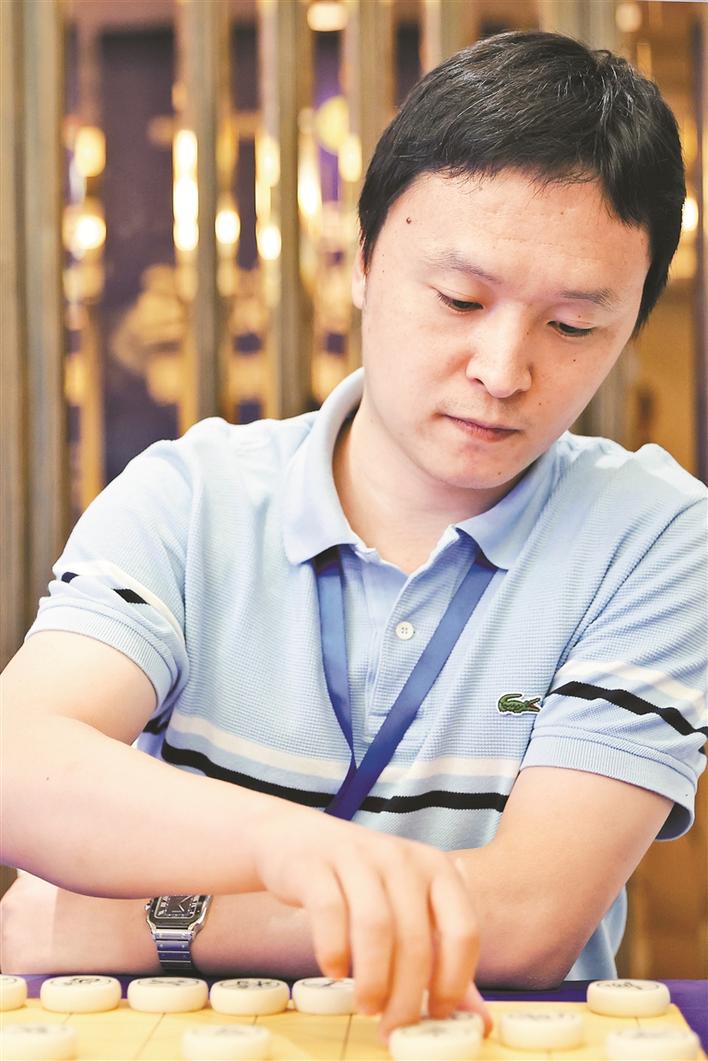 粤港澳象棋赛李少庚夺冠 “羊城大帅”吕钦深圳捧杯笑开颜
