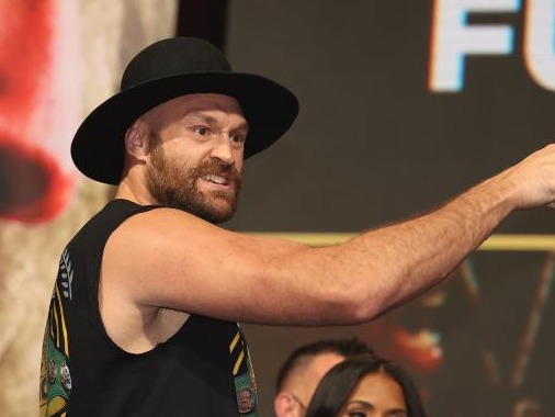 泰森·富里强势卫冕重量级拳王，他就是这个时代的最强者