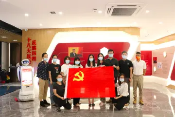 根竹园社区组织党员干部参观光明“廉明馆”