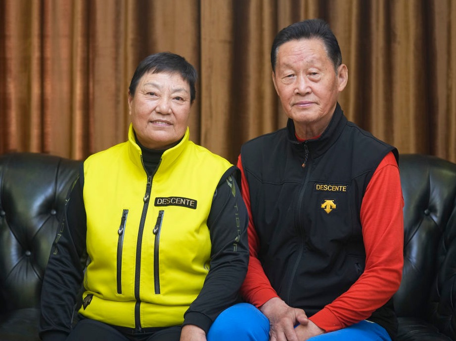 中国初代冬奥运动员！这对金婚夫妇的“冰雪年龄”有118岁