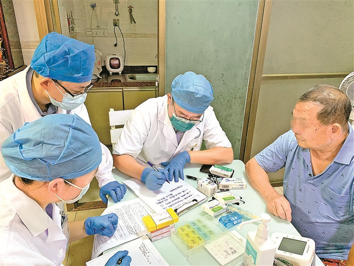 光明区探索家庭药师服务模式  家庭访视、线上用药咨询，患者足不出户享高质量药学服务