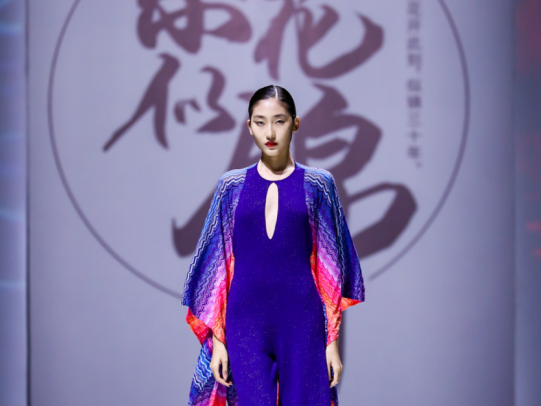 “繁花似锦”感受纱线美好，这家产业小巨人以中国视角引领全球潮流