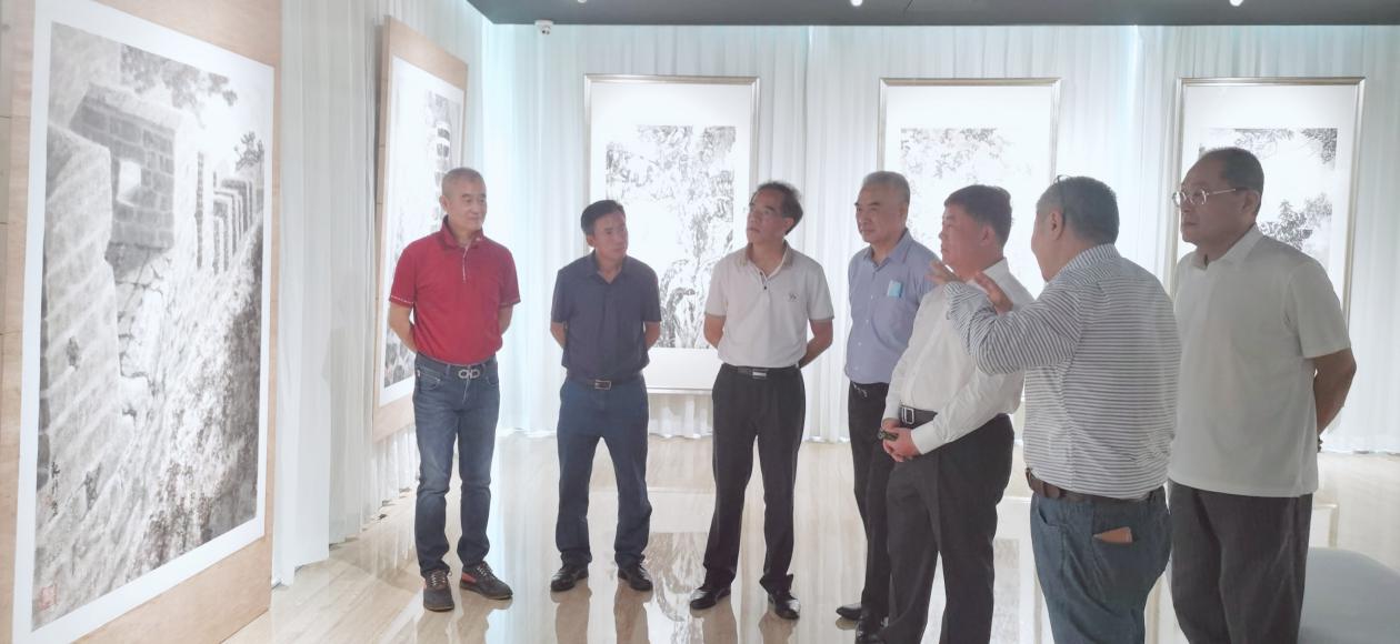 长城风华献礼新中国华诞 张龙新中国画作品展在深开幕