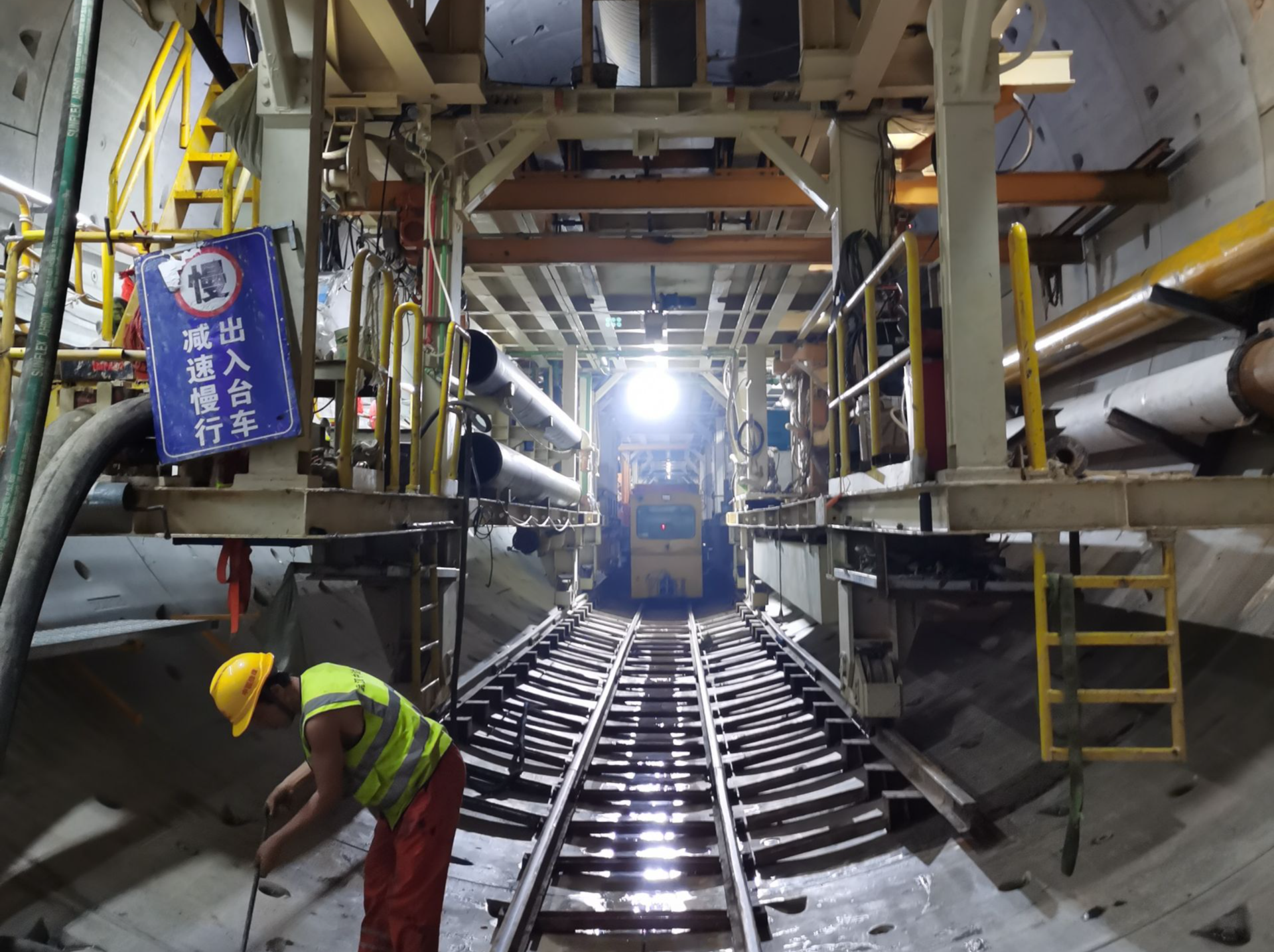 ​国内城际铁路最长海底盾构隧道正式进入深圳西湾海域施工