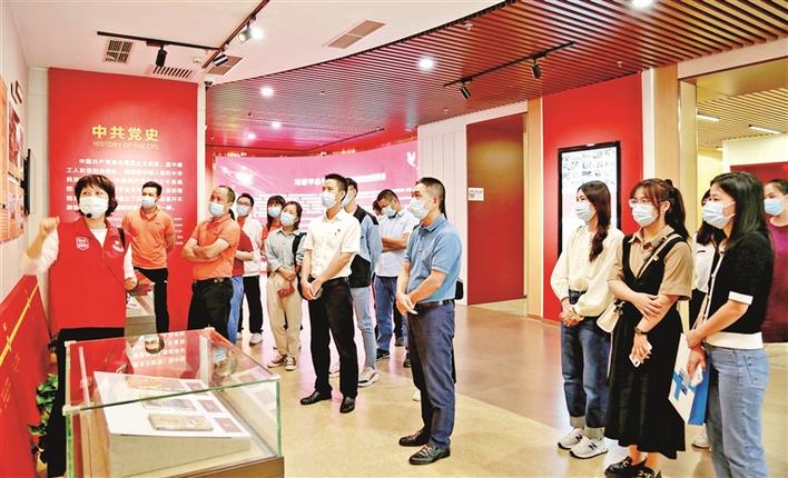 市规划和自然资源局宝安管理局党总支赴市党群服务中心开展主题党日活动  