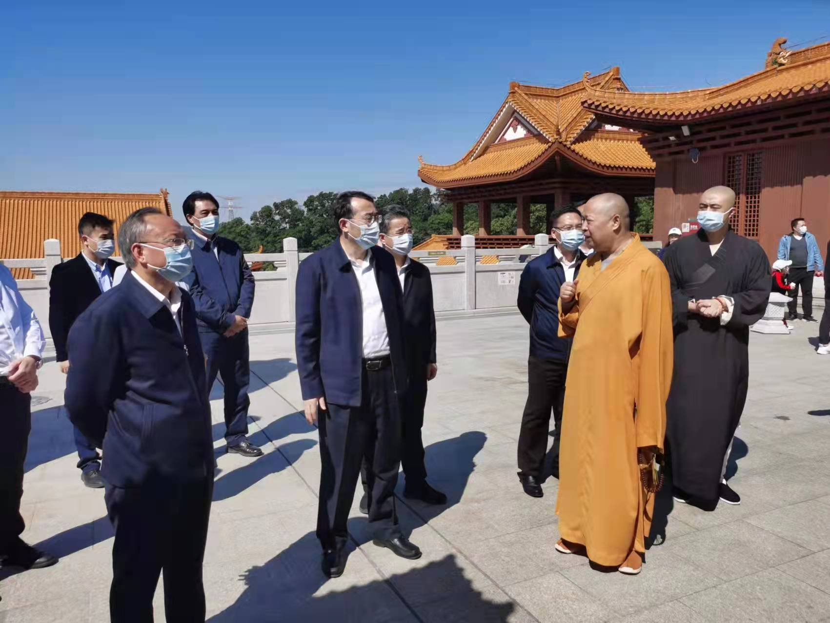 王强检查宗教活动场所疫情防控和安全生产工作