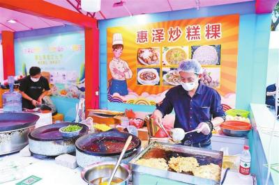 潮汕美食文化节在深启动 200多种潮汕特色小吃和非遗美食吸引游客品尝
