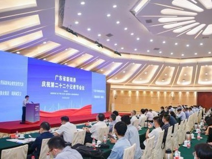 广东省新闻界庆祝第二十二个记者节，深圳报业集团张玉斌获广东省第十四届新闻金梭奖