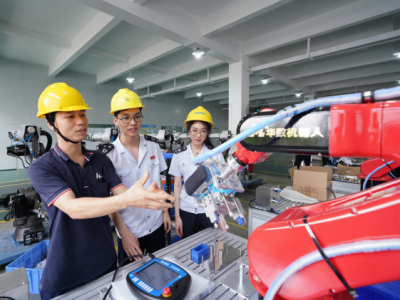 “政策输血+服务活血”，广东1-8月工业机器人产量同比增长74.6%