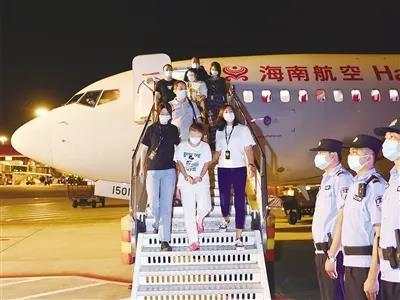 “我干妈从省政府调任北京，还有一个400亿的大项目”
