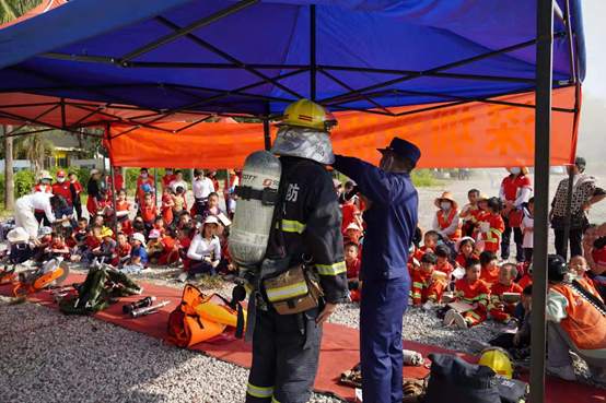 消防安全从娃娃抓起 碧眼社区开展消防救援实操演练活动 