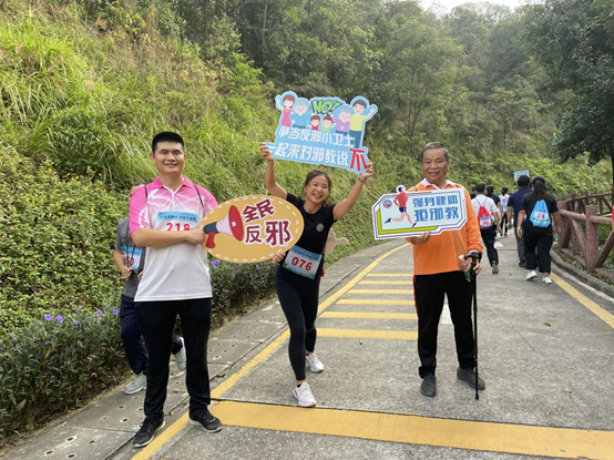 400余居民共登银湖山 坂田街道健举办步行登山活动