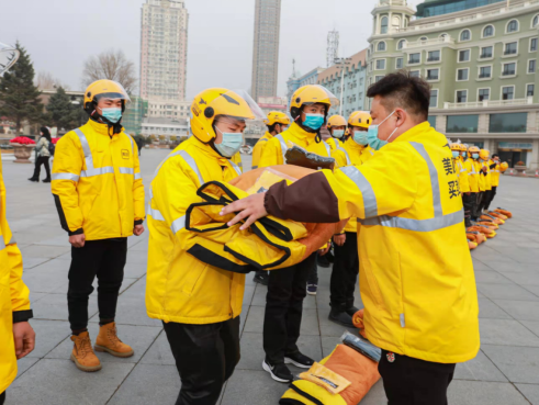 美团外卖：为骑手投入16亿元补贴和100万件物资陆续落地