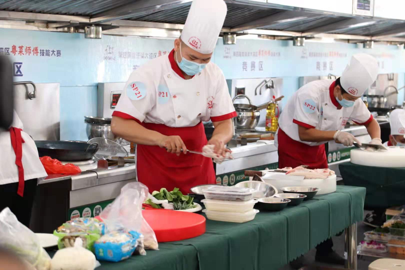 高手云集！第四届粤港澳大湾区“粤菜师傅”技能大赛在汕头举办，深圳组队参赛